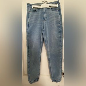 Women’s AE Soft Knit Mom Jogger Jeans Size 10 Long